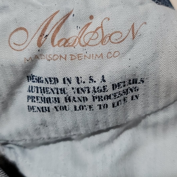 MADISON DENIM CO CUTT OFF JEAN SHORTS EMBROIDERED DISTRESSED BLUE DENIM SZ 3/4 - Picture 8 of 11